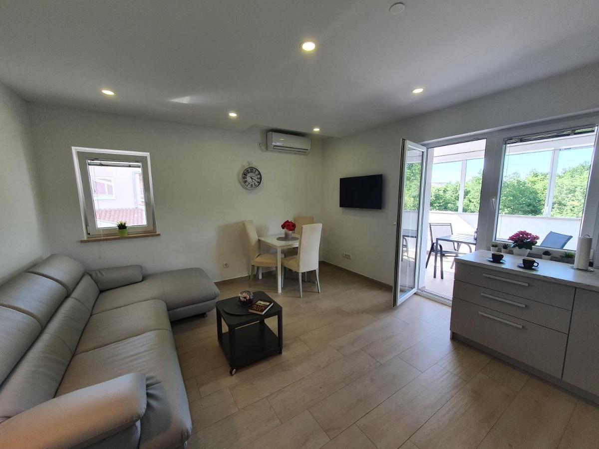 Apartmani Melanie Poreč Dış mekan fotoğraf