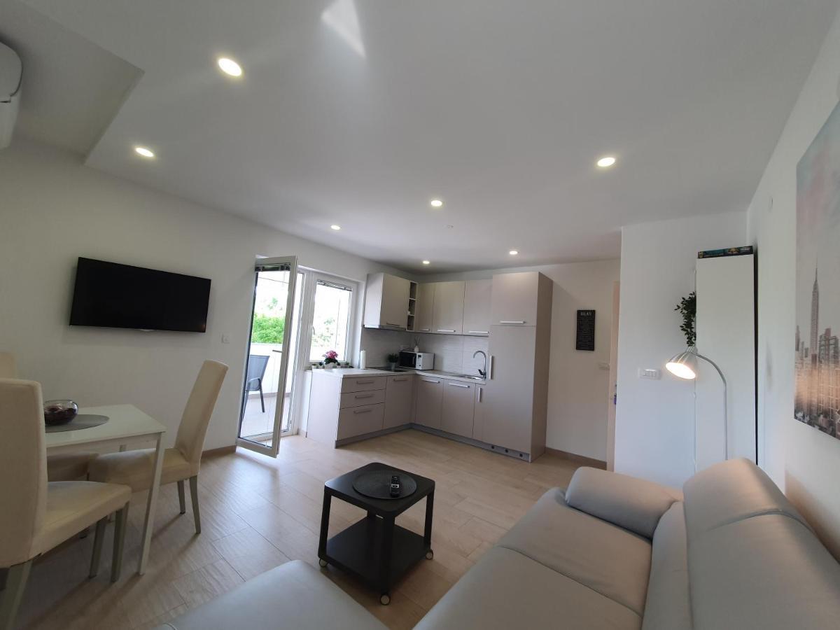 Apartmani Melanie Poreč Dış mekan fotoğraf