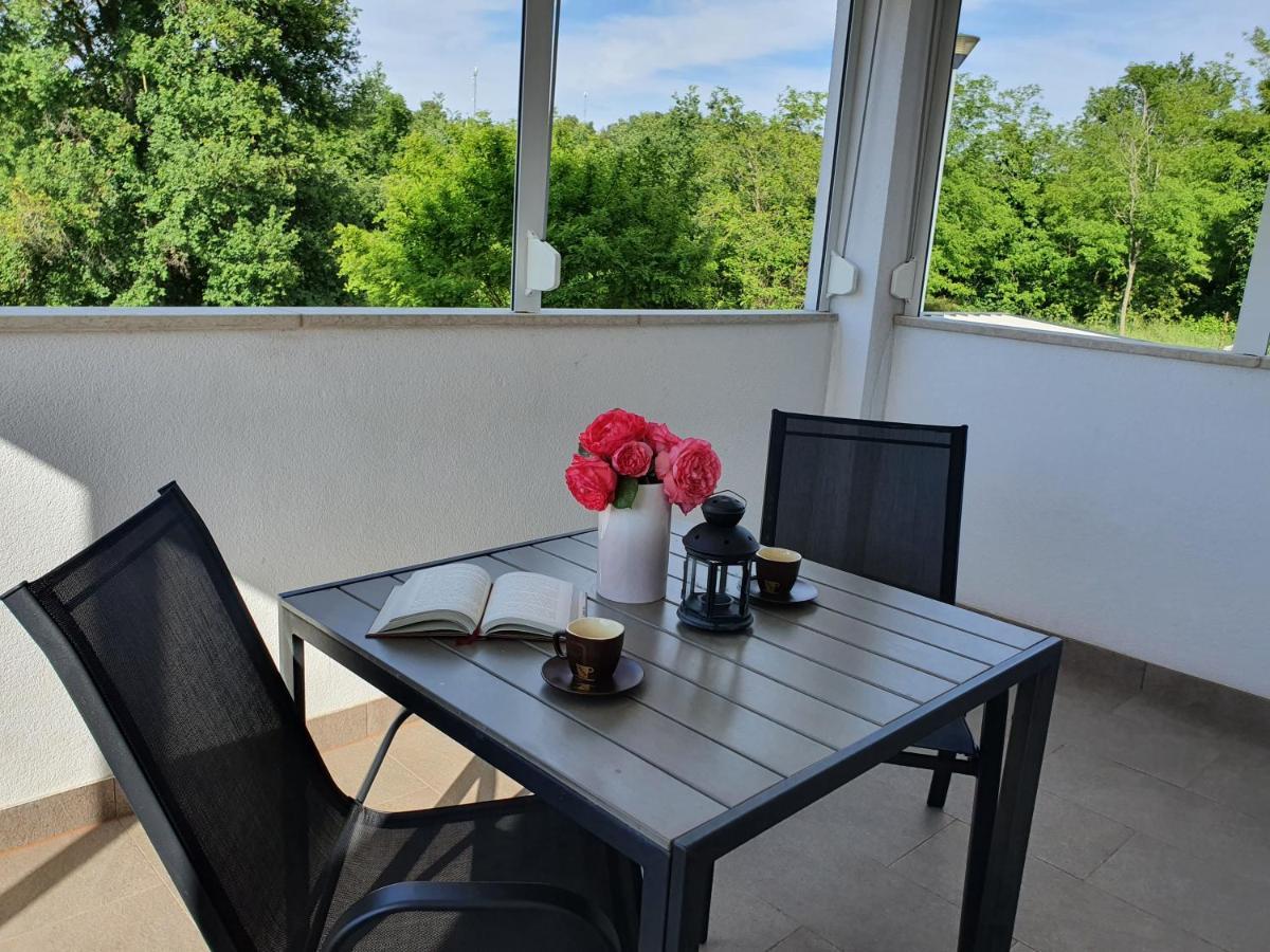 Apartmani Melanie Poreč Dış mekan fotoğraf