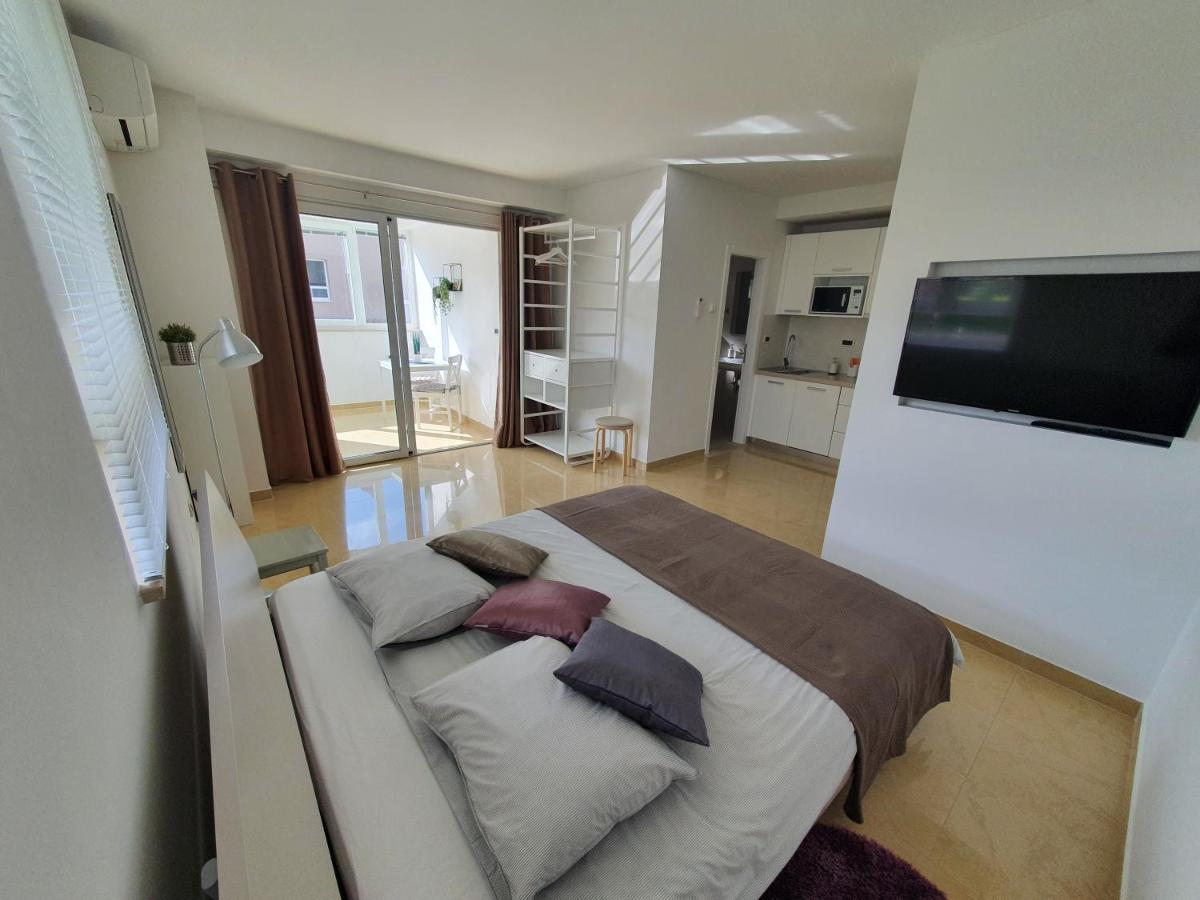 Apartmani Melanie Poreč Dış mekan fotoğraf