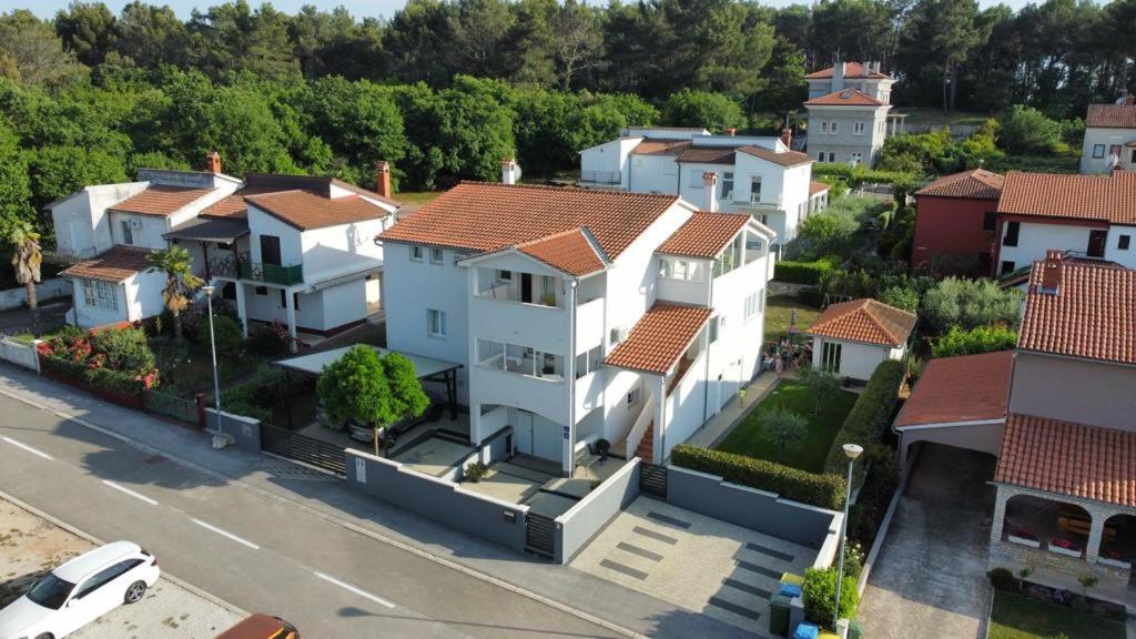 Apartmani Melanie Poreč Dış mekan fotoğraf